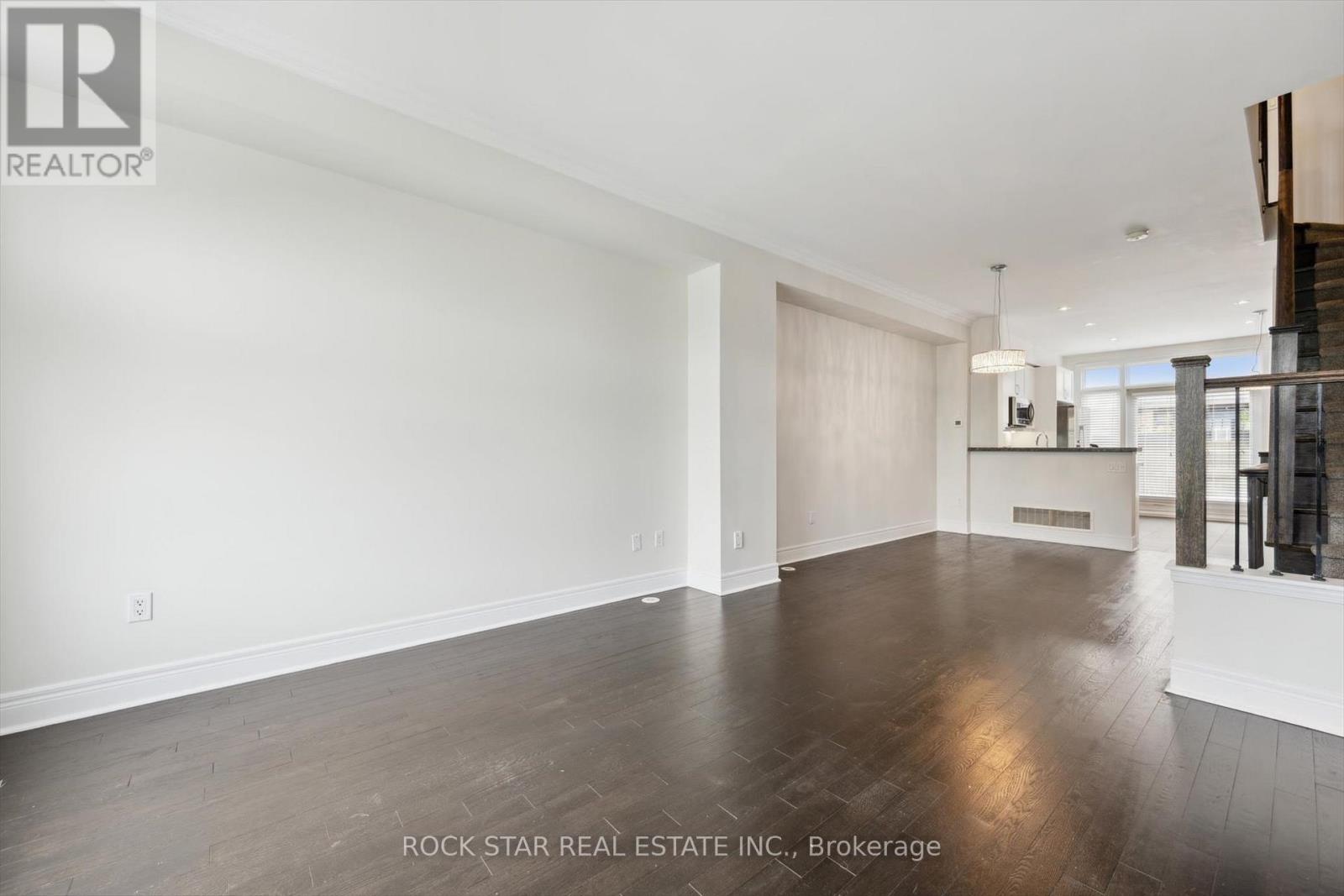 819c Oxford Street, Toronto (Mimico), Ontario  M8Z 0B3 - Photo 9 - W12213899