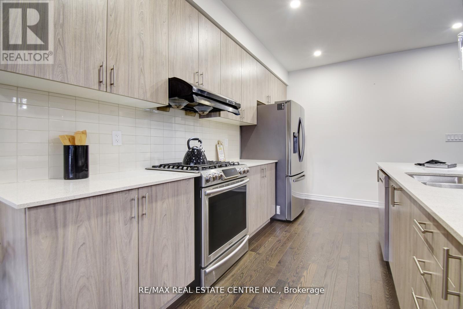 1369 Farmstead Drive, Milton, Ontario  L9E 1K4 - Photo 13 - W12213975