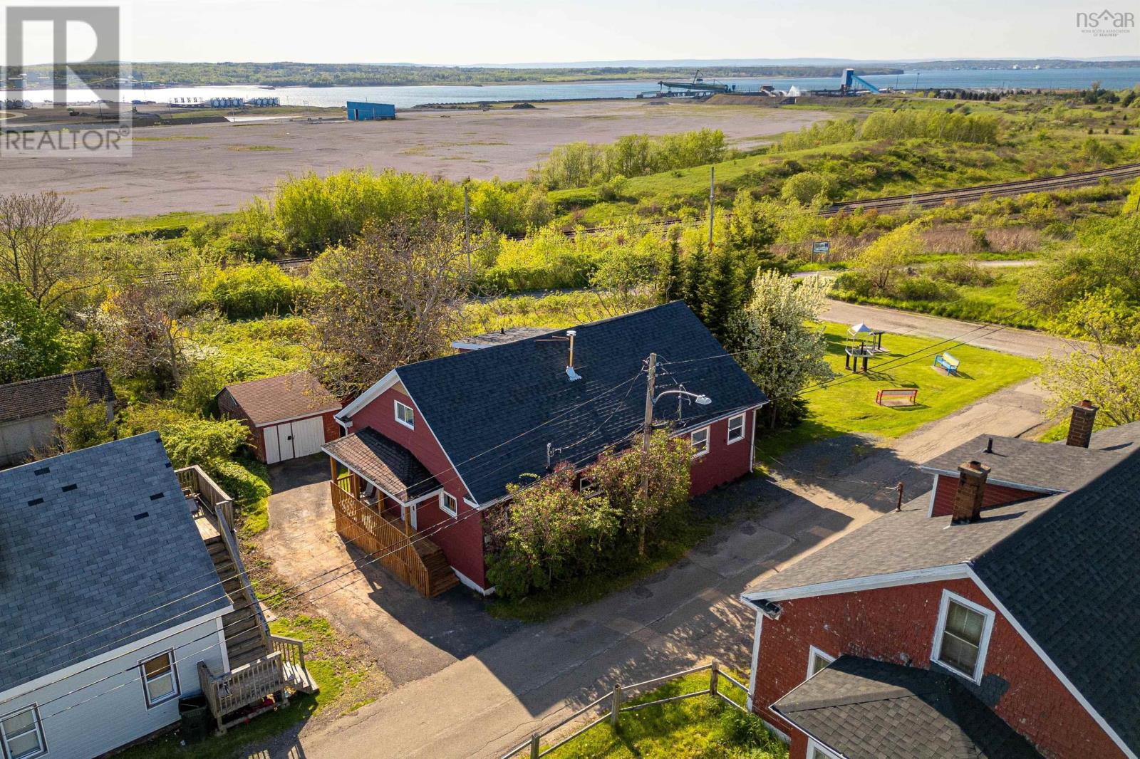 15-17 Ferris Street, Whitney Pier, Nova Scotia  B1N 2M9 - Photo 3 - 202514312