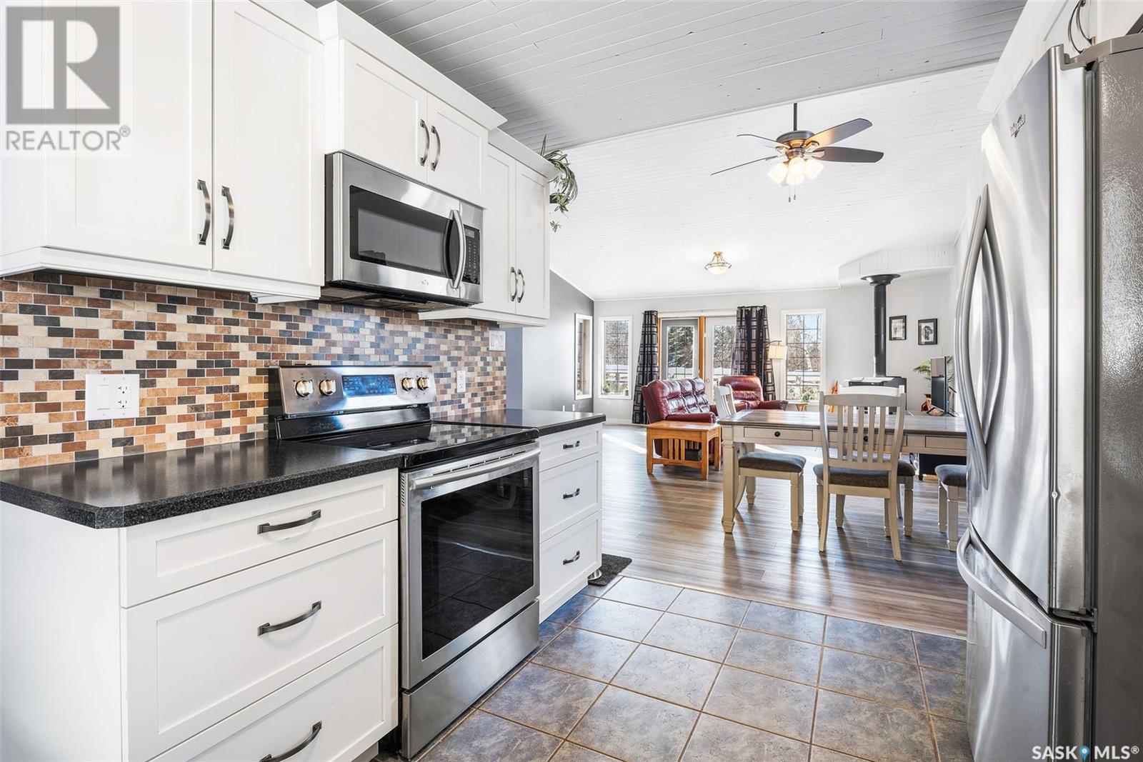 301 Jacobson Drive, Christopher Lake, Saskatchewan  S0J 0N0 - Photo 13 - SK995867
