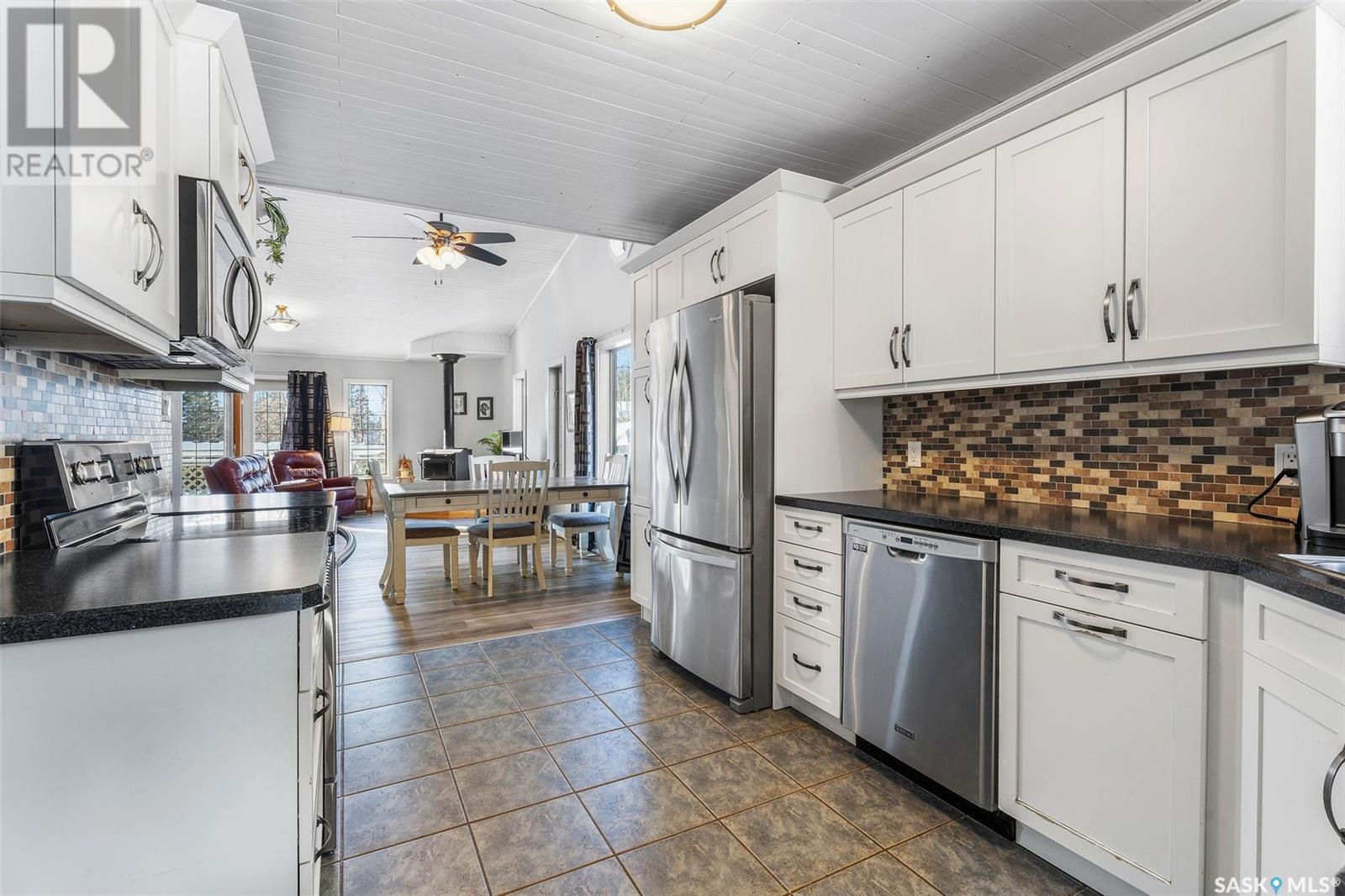 301 Jacobson Drive, Christopher Lake, Saskatchewan  S0J 0N0 - Photo 12 - SK995867