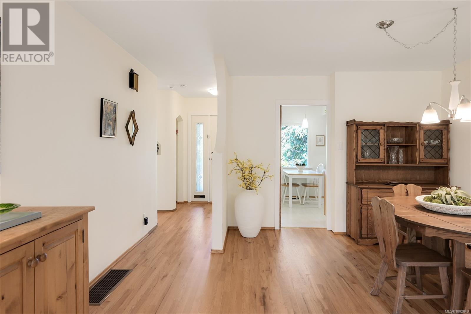 1033 Pentrelew Pl, Victoria, British Columbia  V8V 4J5 - Photo 14 - 1002849
