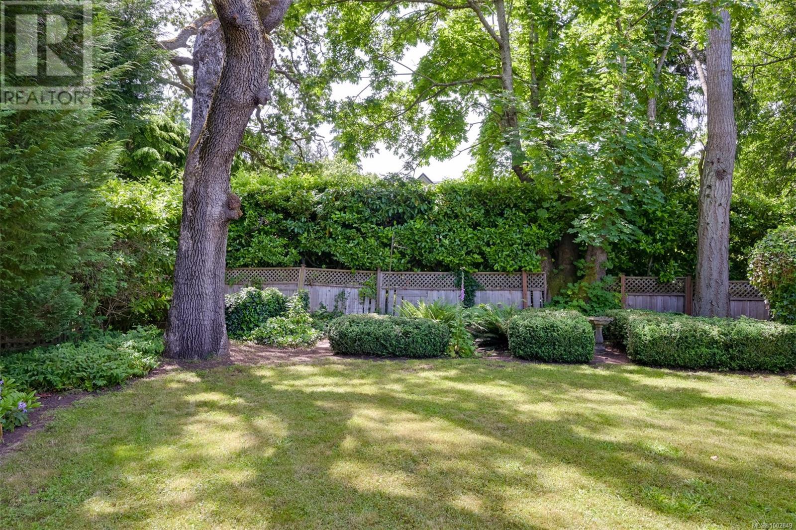 1033 Pentrelew Pl, Victoria, British Columbia  V8V 4J5 - Photo 37 - 1002849