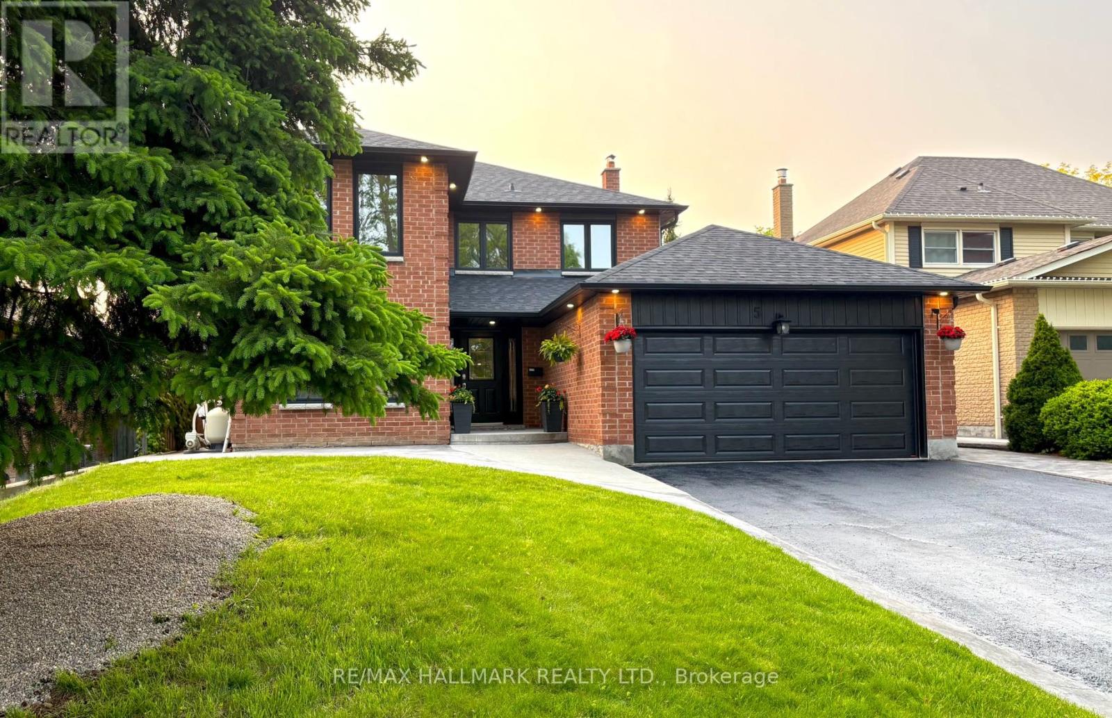 5 BATEMAN COURT, Whitby, Ontario