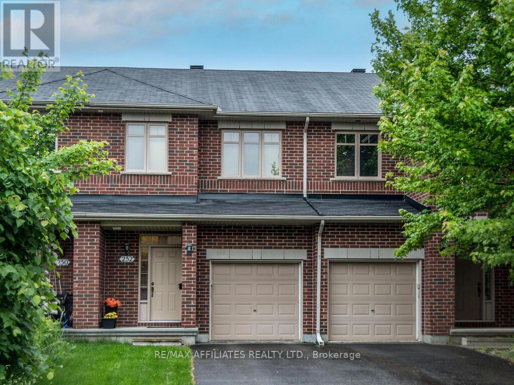 252 BADGELEY AVENUE, Ottawa, Ontario