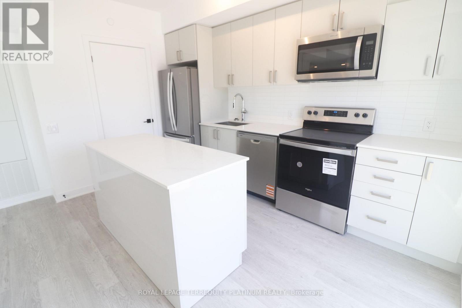 111 - 2782 BARTON STREET E, Hamilton, Ontario