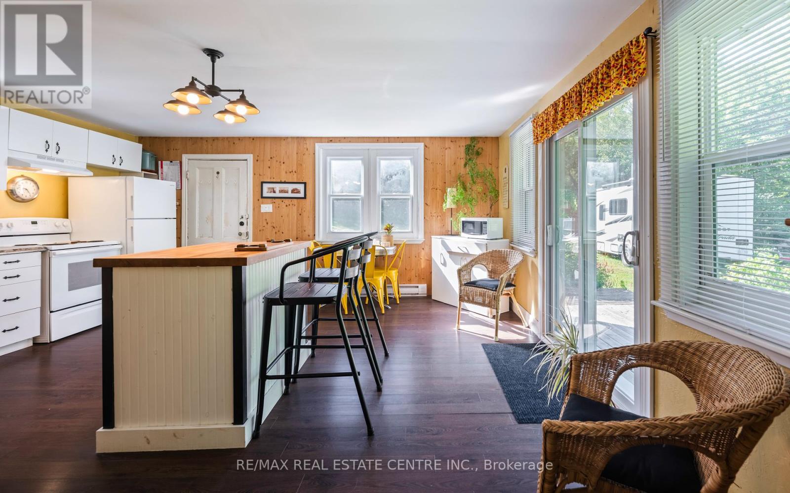 637217 Prince Of Wales Road, Mulmur, Ontario  L9V 0C2 - Photo 4 - X12213897