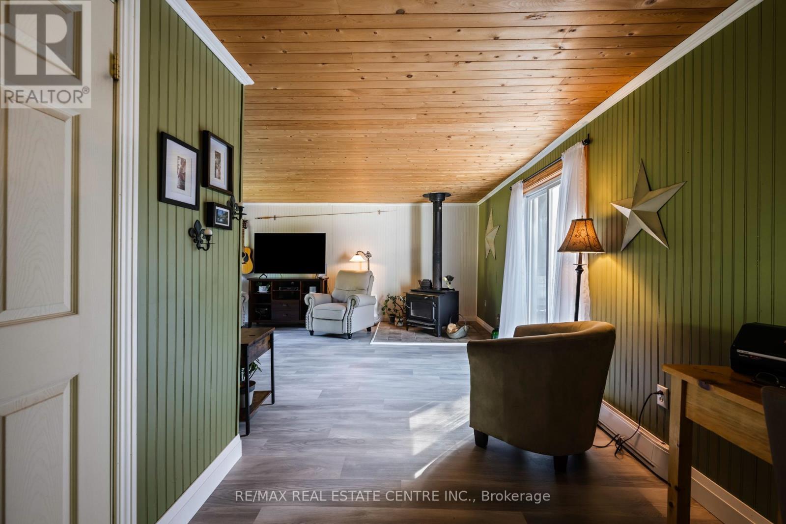 637217 Prince Of Wales Road, Mulmur, Ontario  L9V 0C2 - Photo 7 - X12213897