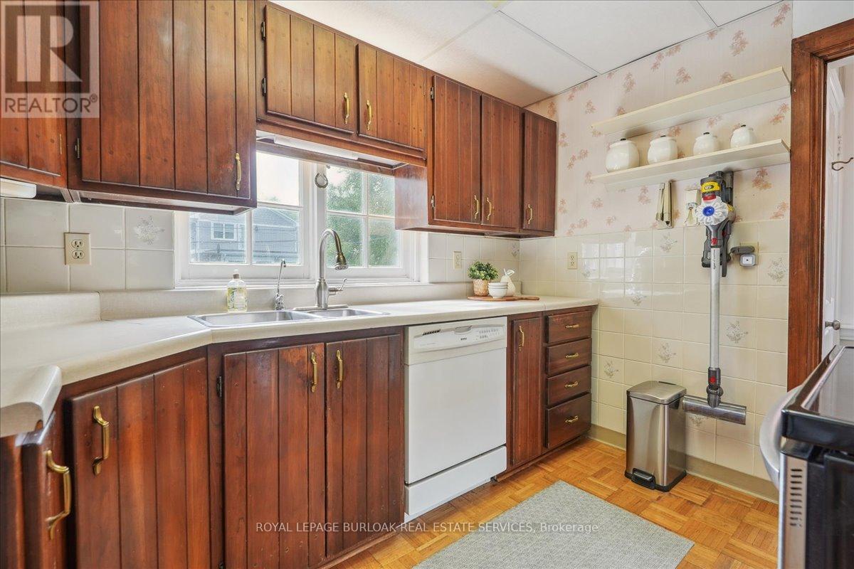 6 Parkview Row, Hamilton, Ontario  L9H 2R9 - Photo 14 - X12213979