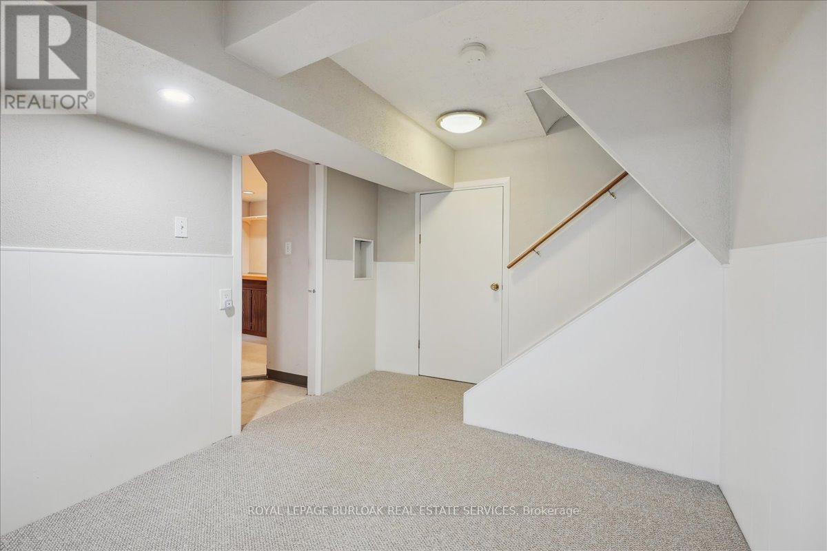 6 Parkview Row, Hamilton, Ontario  L9H 2R9 - Photo 27 - X12213979