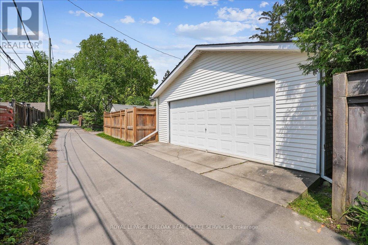 6 Parkview Row, Hamilton, Ontario  L9H 2R9 - Photo 35 - X12213979
