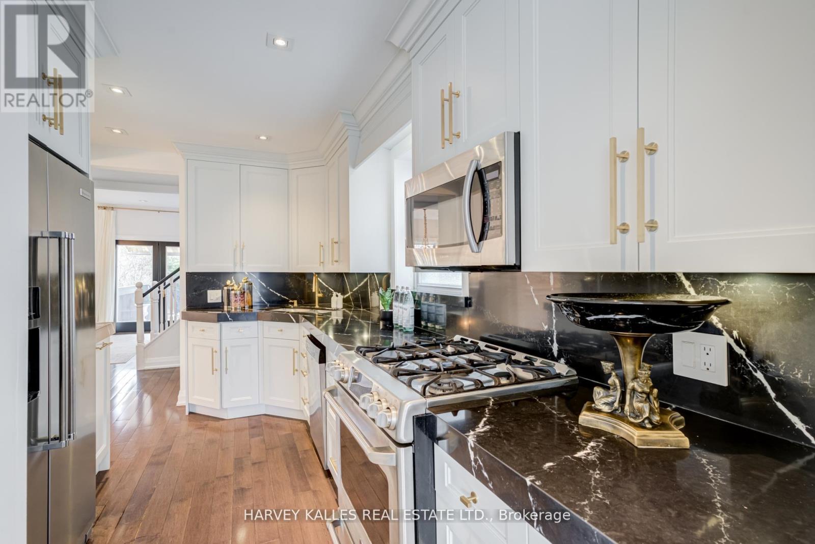 213 Brooke Avenue, Toronto, Ontario  M5M 2K7 - Photo 10 - C12189803