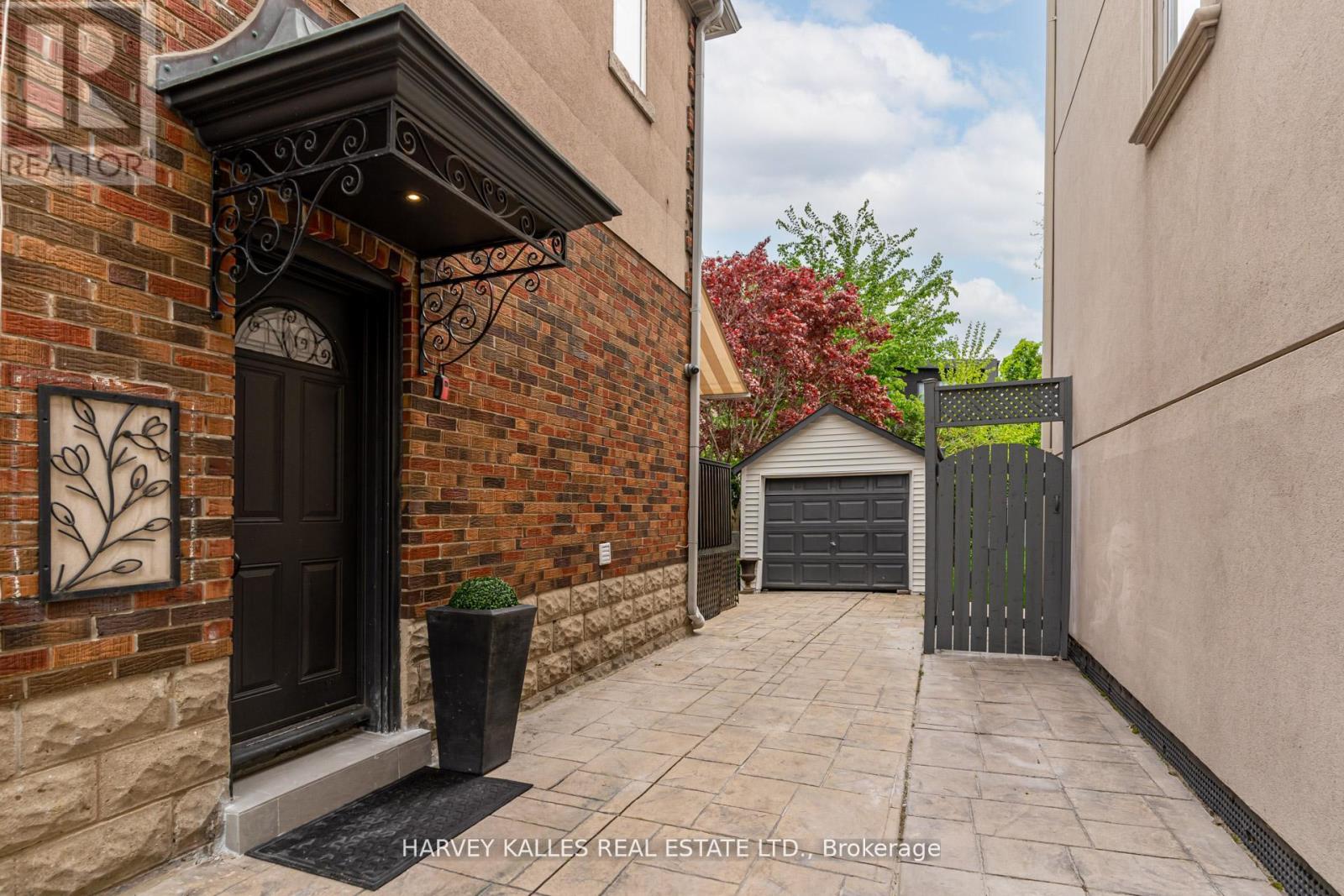 213 Brooke Avenue, Toronto, Ontario  M5M 2K7 - Photo 3 - C12189803