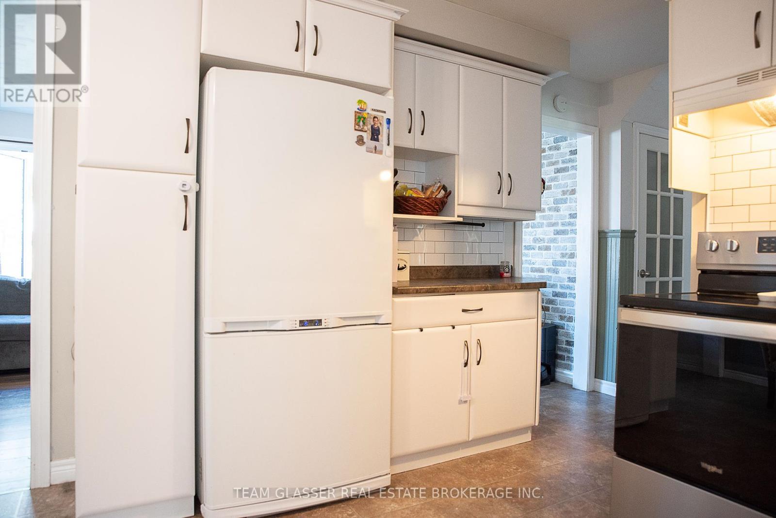 28 Parkview Heights, Aylmer, Ontario  N5H 2J8 - Photo 8 - X12116083