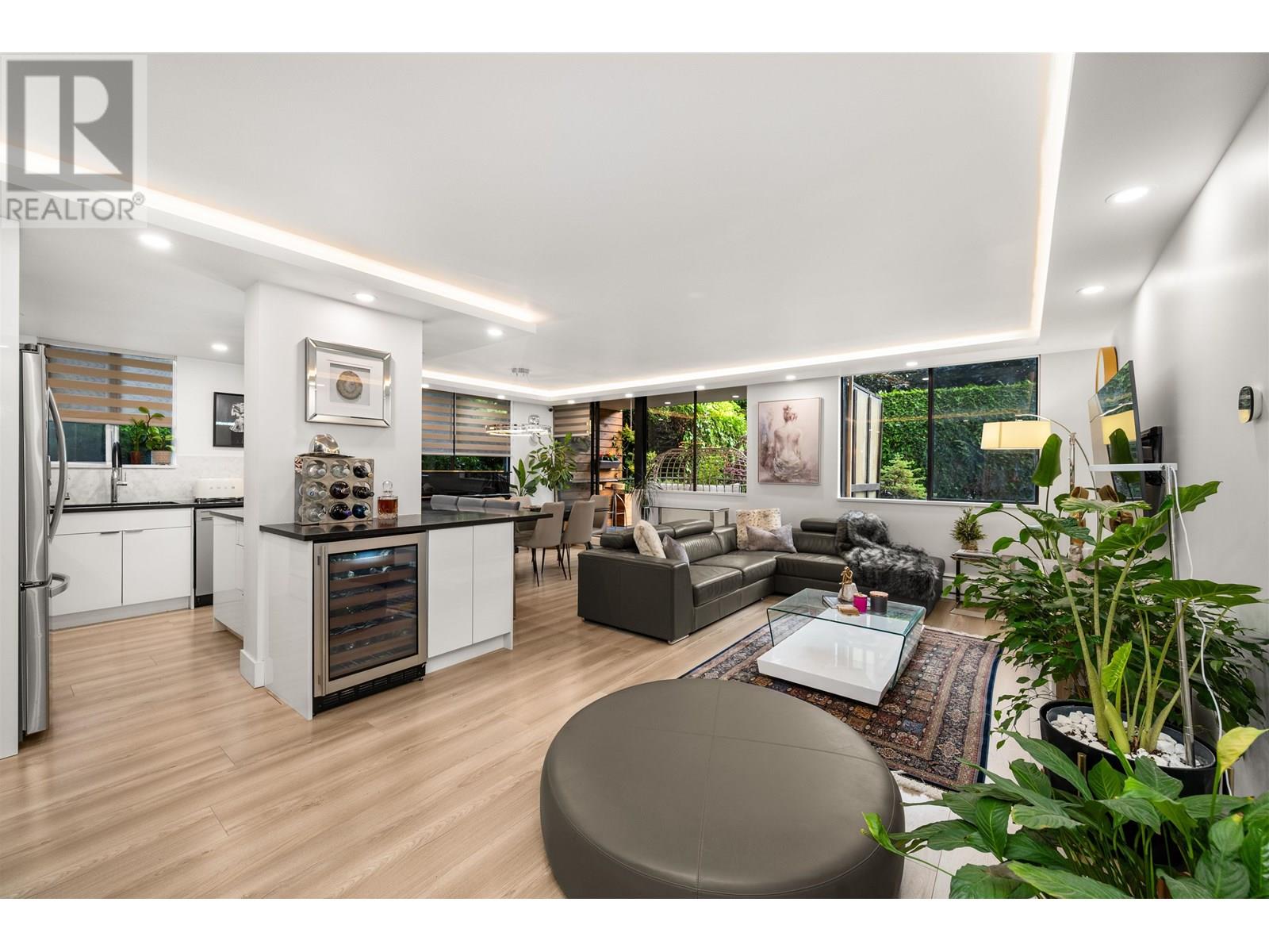 L1 555 13TH STREET, West Vancouver, British Columbia
