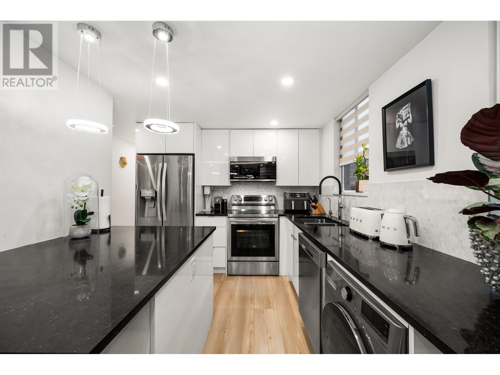 L1 555 13th Street, West Vancouver, British Columbia  V7T 2N8 - Photo 13 - R3014401