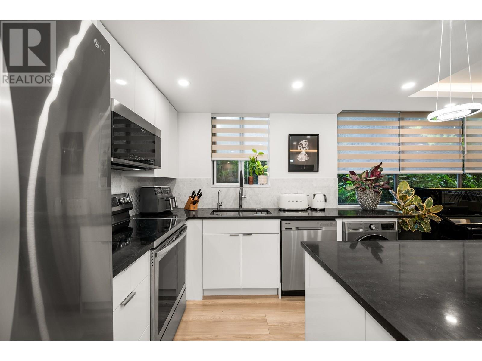L1 555 13th Street, West Vancouver, British Columbia  V7T 2N8 - Photo 14 - R3014401