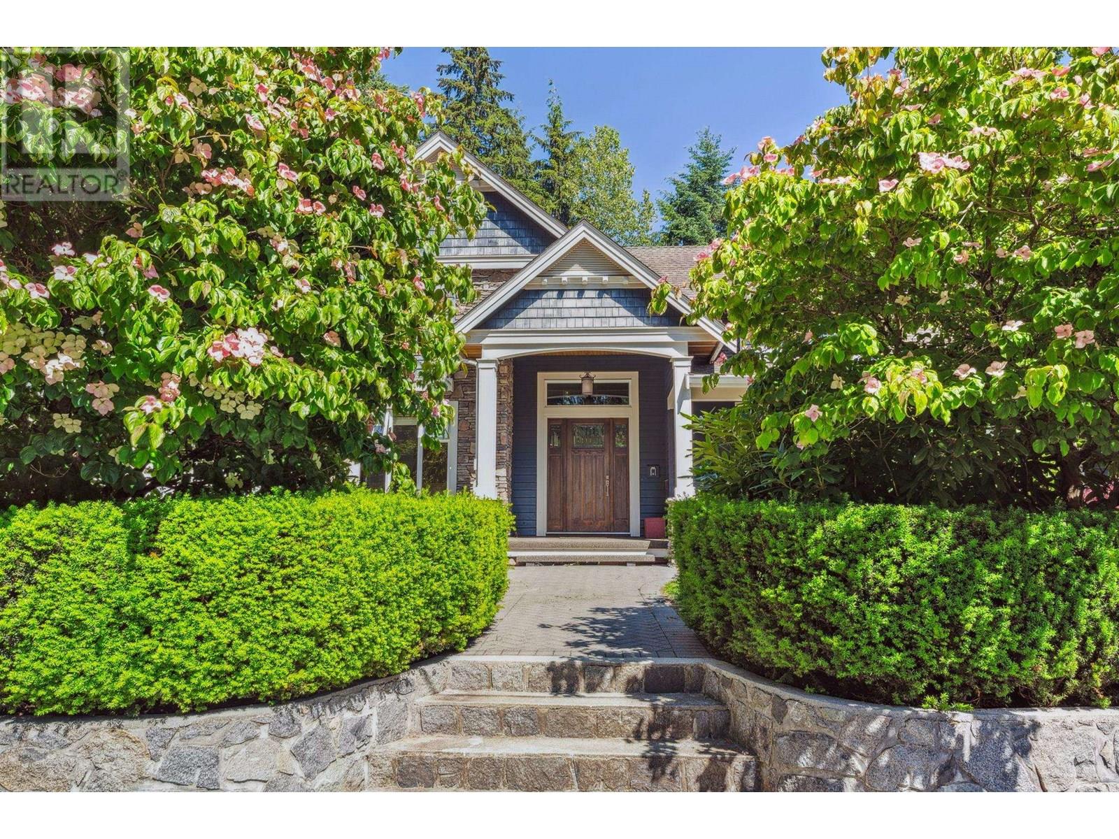 352 ST. JAMES CRESCENT, west vancouver, British Columbia
