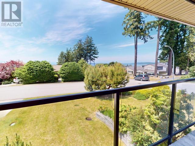 3890 Ontario Ave, Powell River, British Columbia   - Photo 8 - 19053