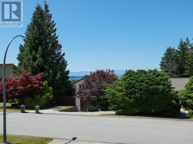 3890 Ontario Ave, Powell River, British Columbia   - Photo 51 - 19053