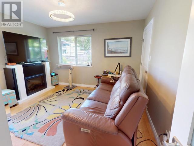 3890 Ontario Ave, Powell River, British Columbia   - Photo 29 - 19053