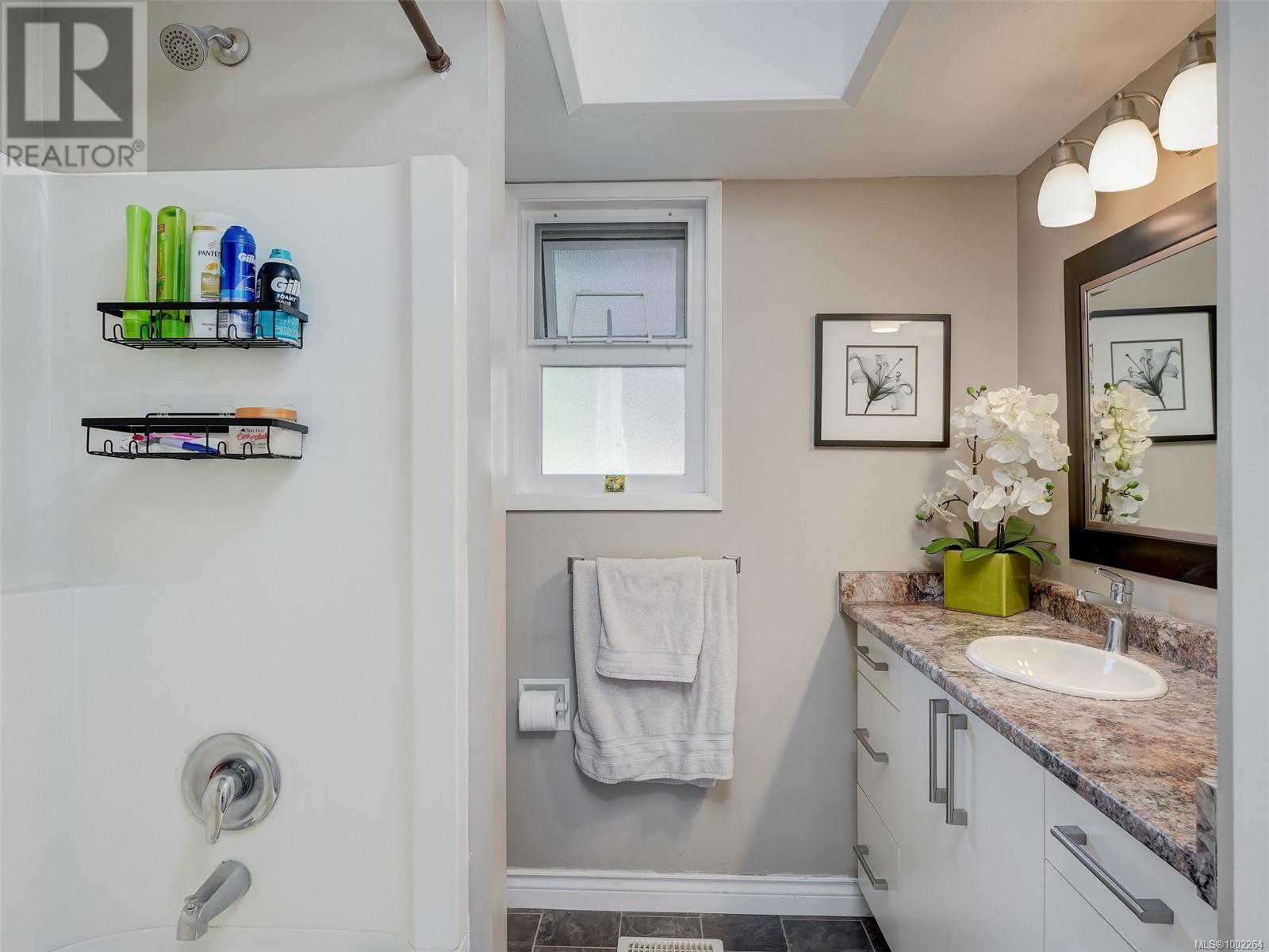 10378 Patricia Pl, Sidney, British Columbia  V8L 3J6 - Photo 11 - 1002264