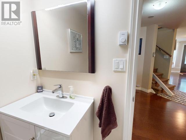 3890 Ontario Ave, Powell River, British Columbia   - Photo 42 - 19053