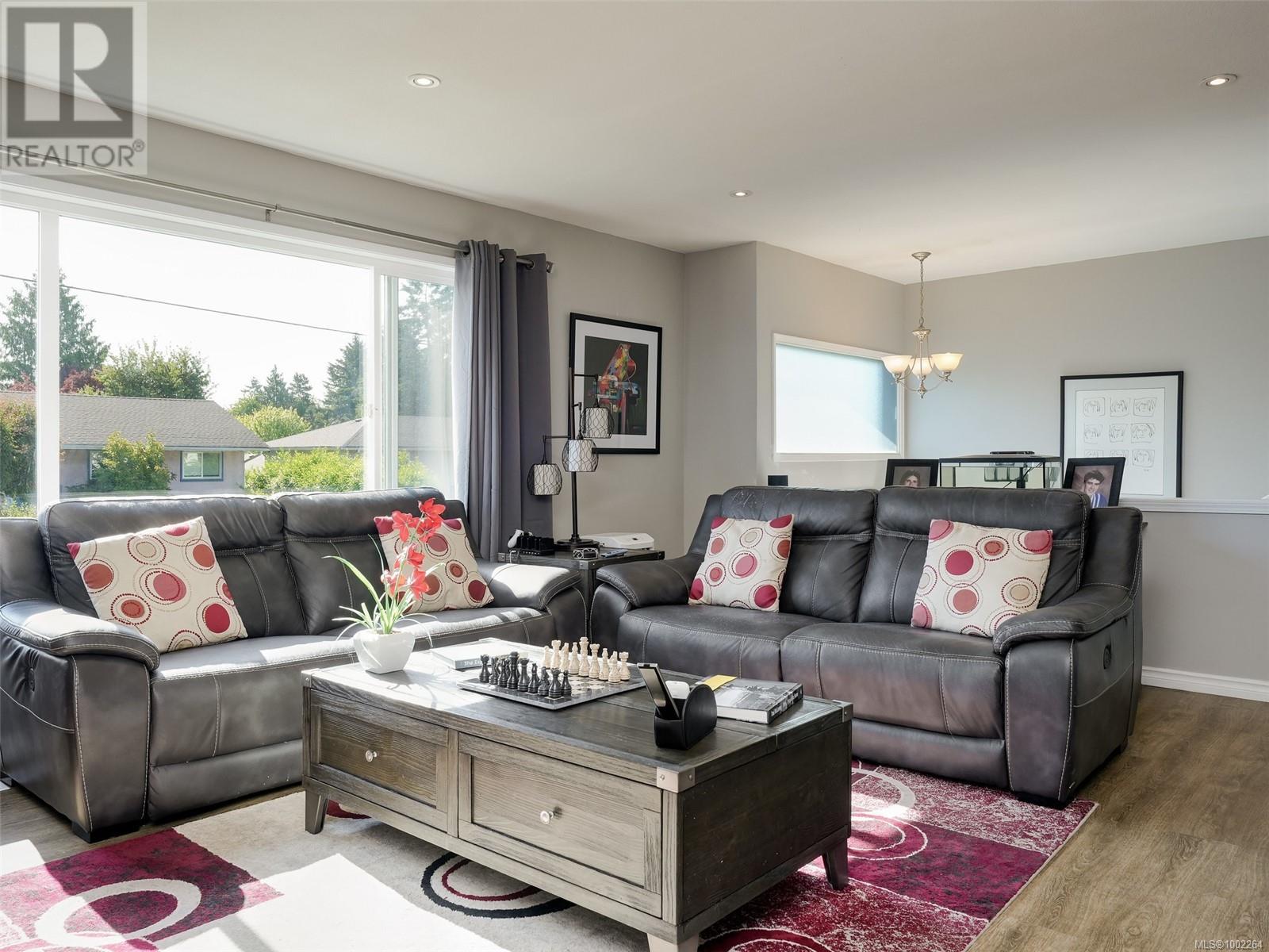 10378 Patricia Pl, Sidney, British Columbia  V8L 3J6 - Photo 2 - 1002264