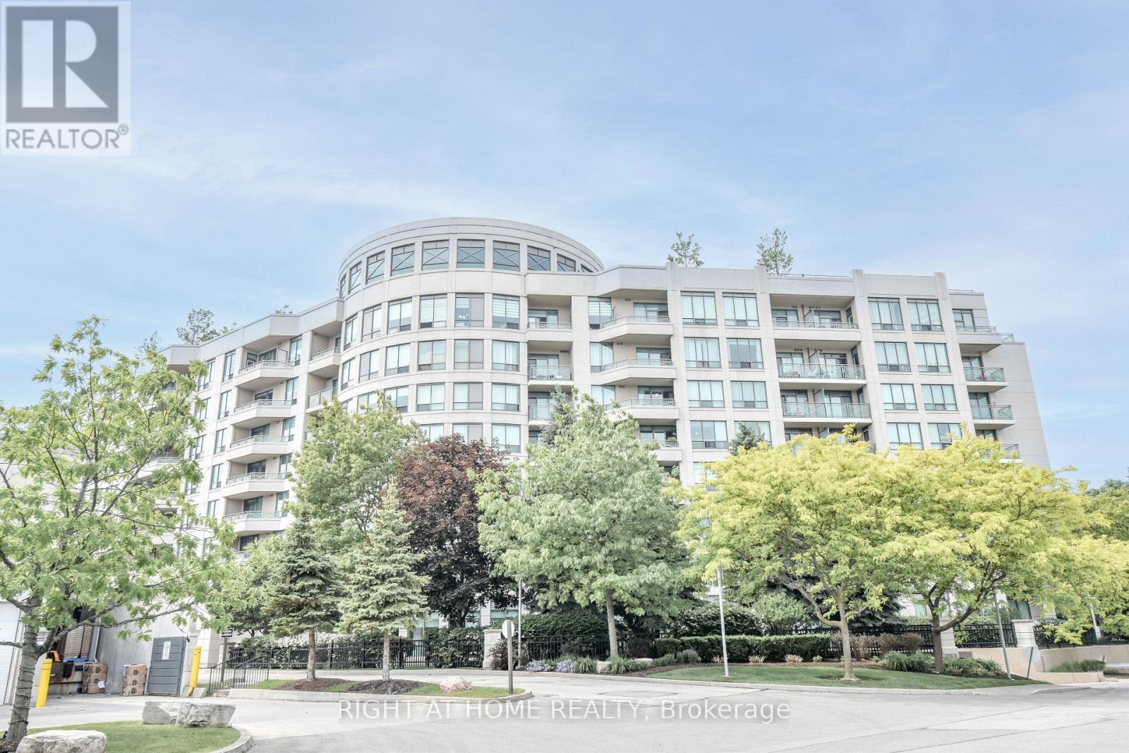 702 - 205 The Donway W, Toronto, Ontario  M3B 3S5 - Photo 1 - C12206062