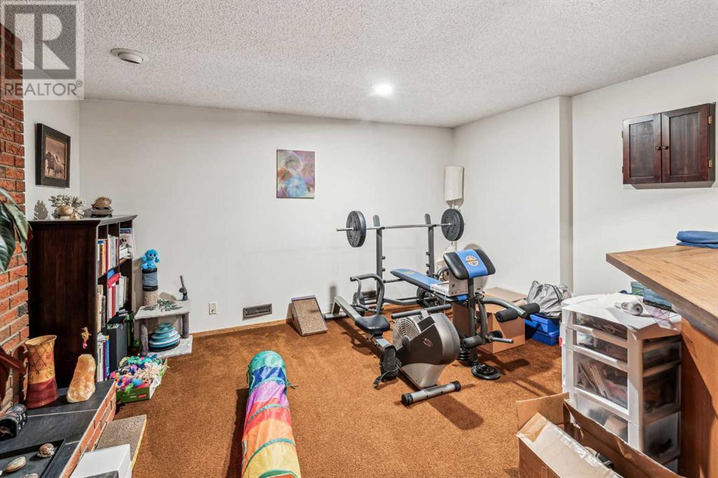 89 Edgehill Drive Nw, Calgary, Alberta  t3a 2w1 - Photo 13 - A2230176