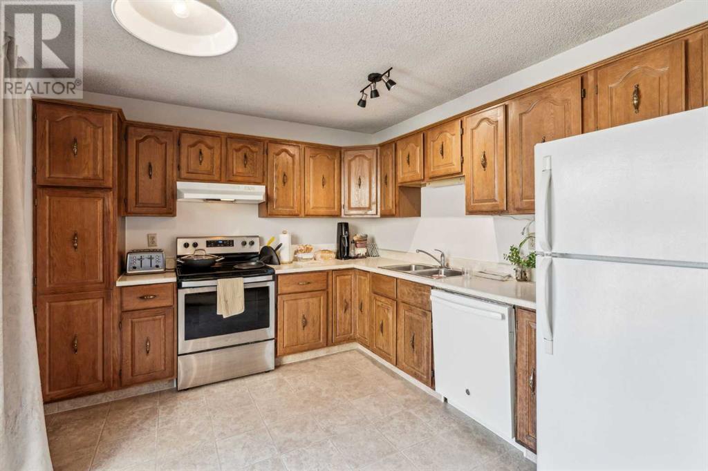 89 Edgehill Drive Nw, Calgary, Alberta  t3a 2w1 - Photo 6 - A2230176