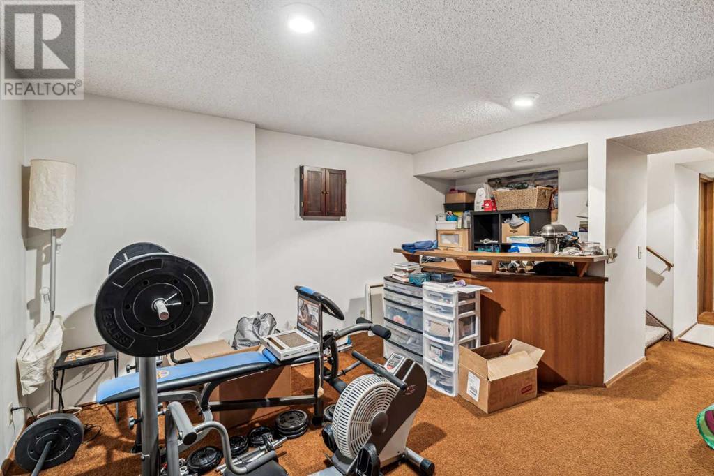 89 Edgehill Drive Nw, Calgary, Alberta  t3a 2w1 - Photo 14 - A2230176