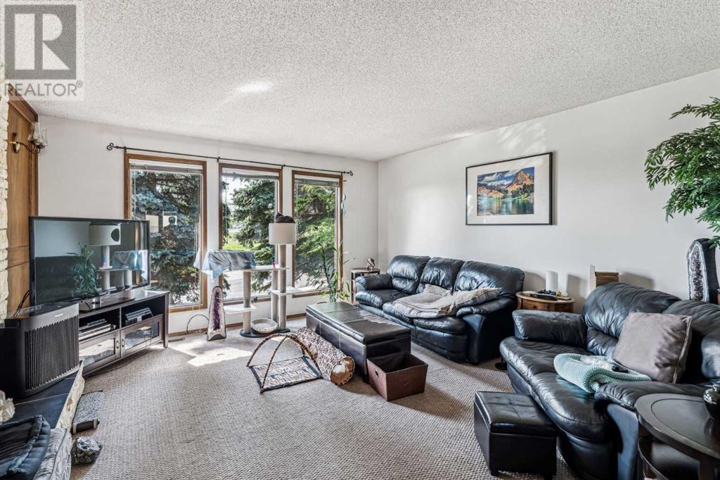 89 Edgehill Drive Nw, Calgary, Alberta  t3a 2w1 - Photo 9 - A2230176