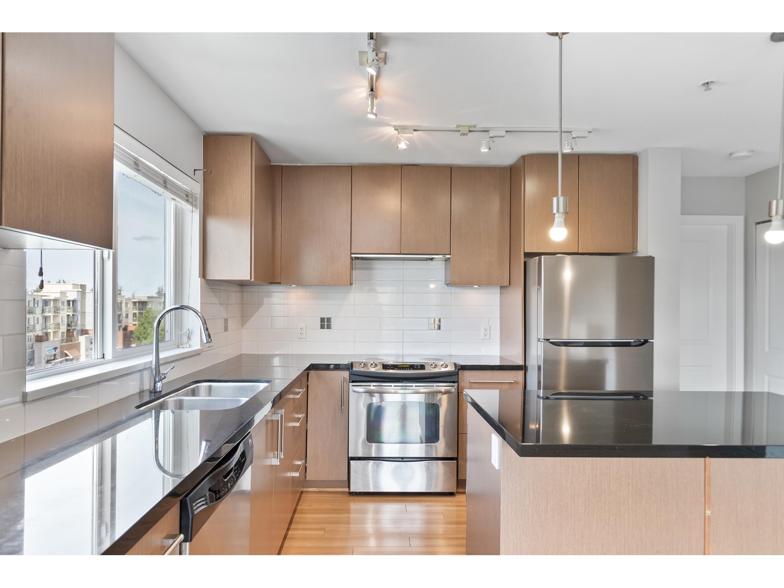 15775 Croydon Drive, Surrey, British Columbia  V3S 2L5 - Photo 3 - R3014482
