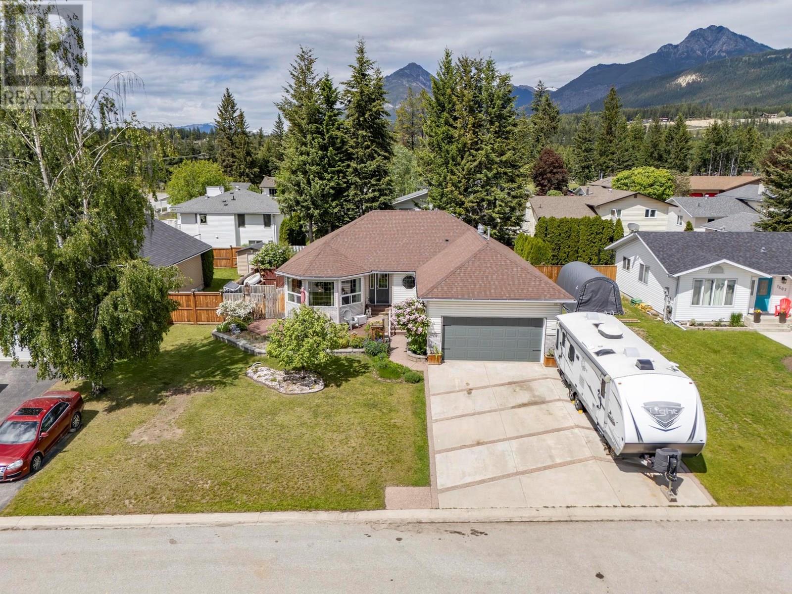 1505 Cedar Street, Golden, British Columbia  V0A 1H6 - Photo 1 - 10350673