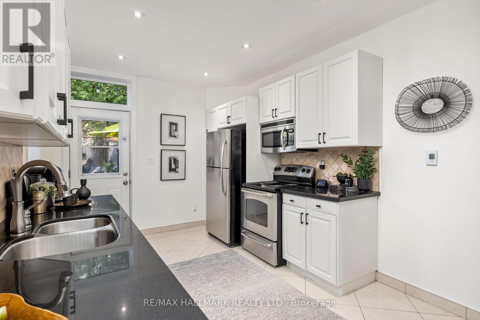 48 Allen Avenue, Toronto, Ontario  M4M 1T4 - Photo 10 - E12158328