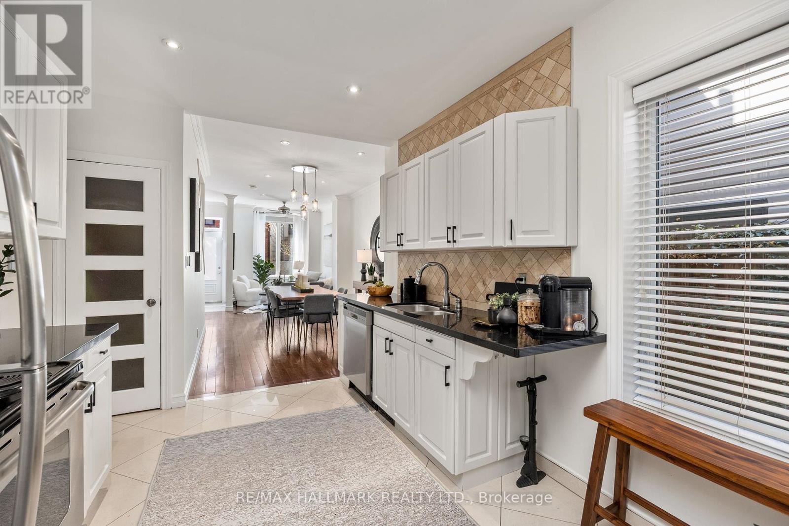 48 Allen Avenue, Toronto, Ontario  M4M 1T4 - Photo 12 - E12158328