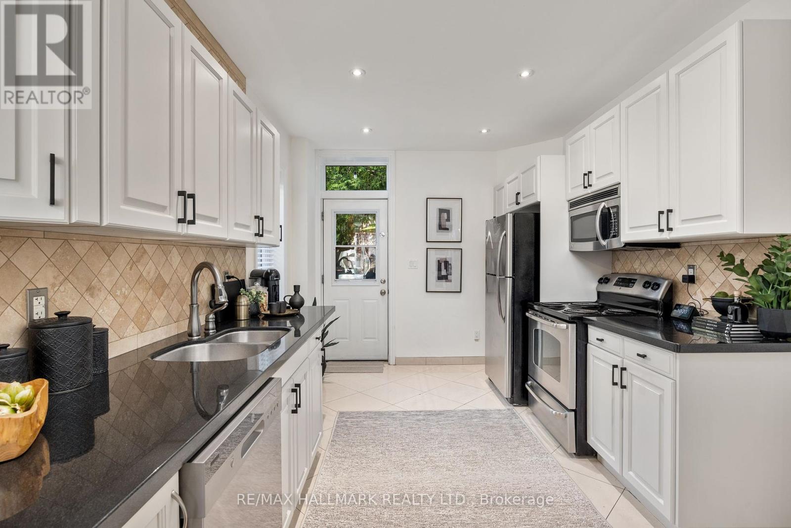 48 Allen Avenue, Toronto, Ontario  M4M 1T4 - Photo 9 - E12158328
