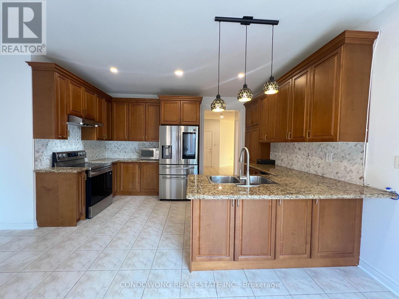 194 Autumn Hill Boulevard, Vaughan, Ontario  L4J 8Y7 - Photo 3 - N12208391