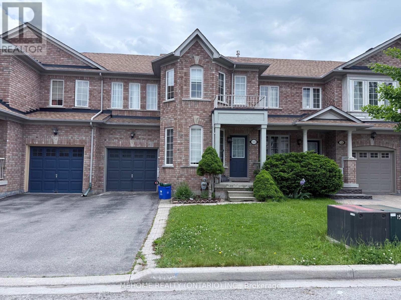 123 RIDEAU DRIVE, Richmond Hill, Ontario