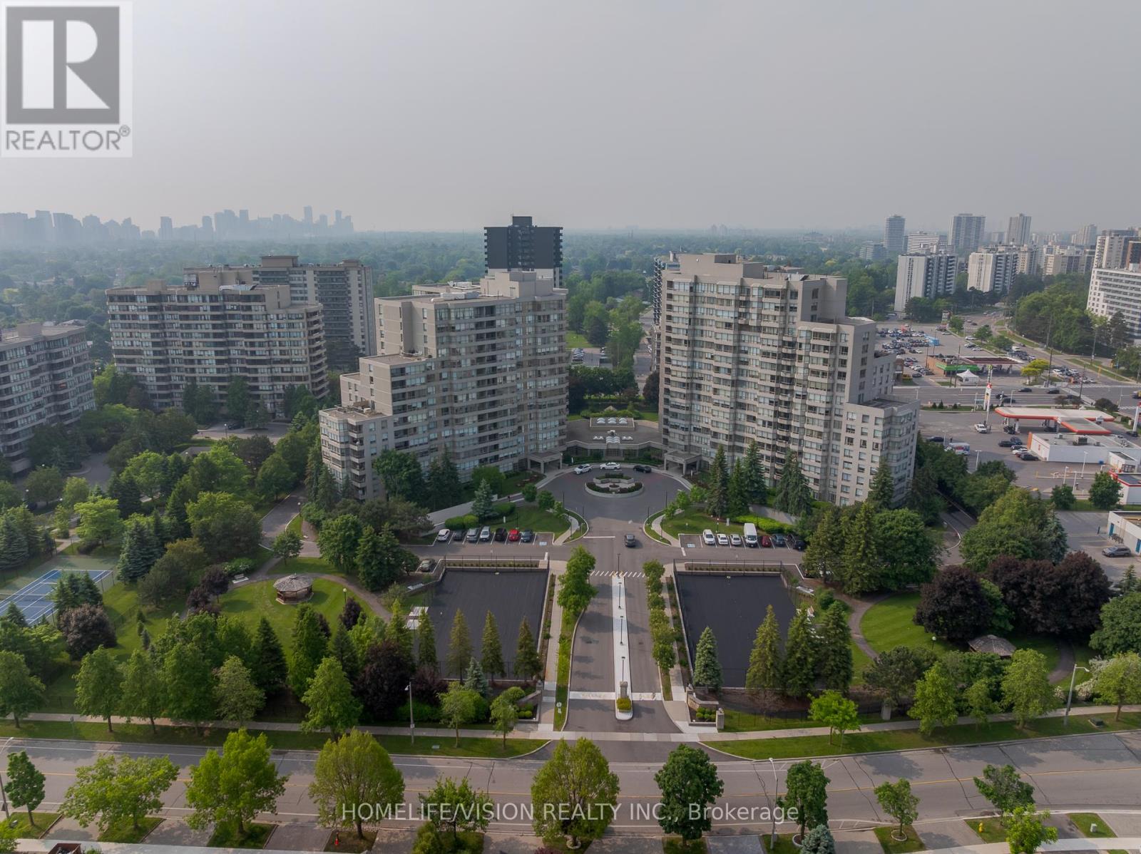 413 - 7 Townsgate Drive, Vaughan, Ontario  L4J 7Z9 - Photo 2 - N12213798