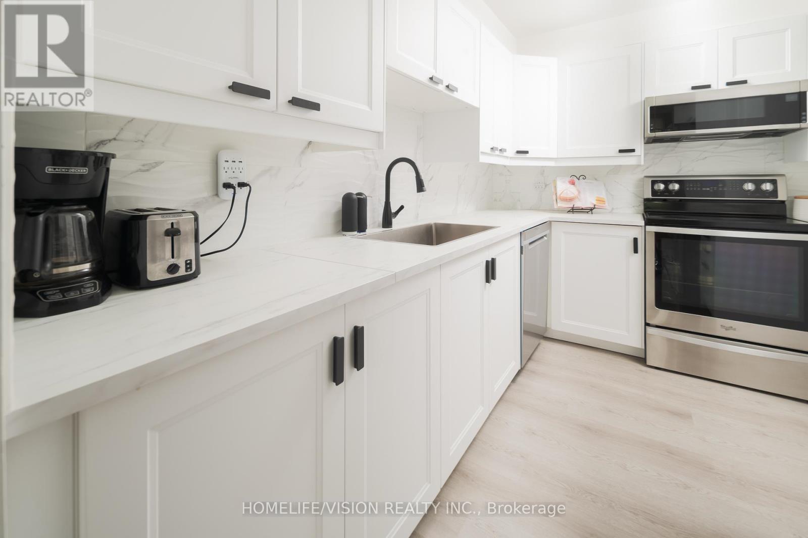 413 - 7 Townsgate Drive, Vaughan, Ontario  L4J 7Z9 - Photo 29 - N12213798