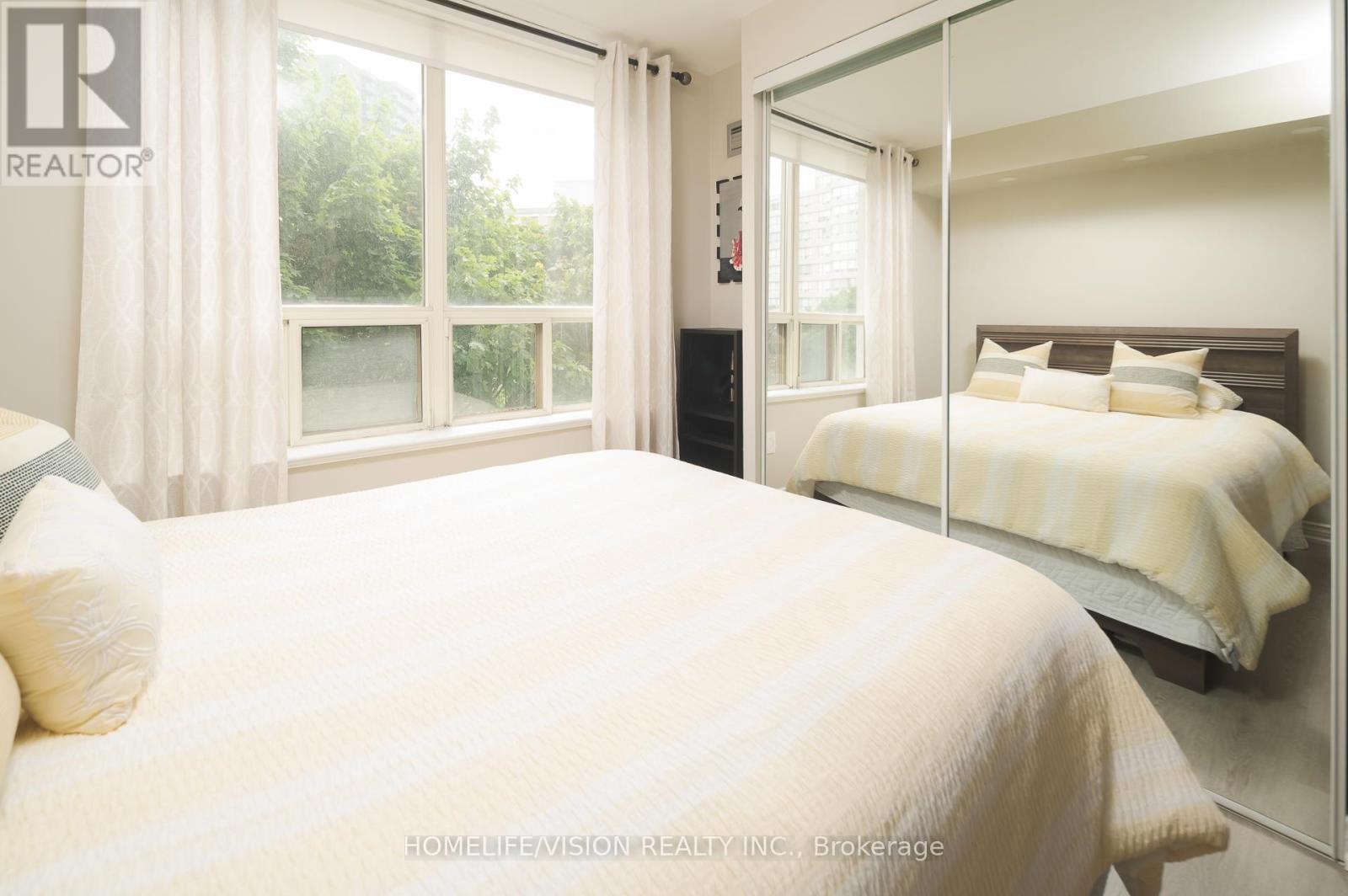 413 - 7 Townsgate Drive, Vaughan, Ontario  L4J 7Z9 - Photo 33 - N12213798
