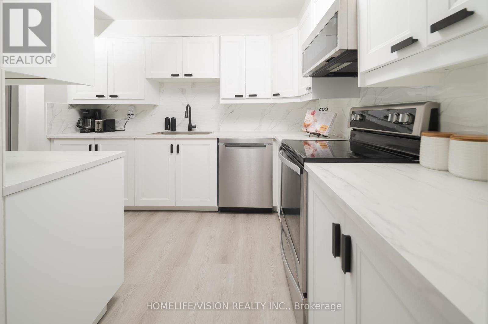 413 - 7 Townsgate Drive, Vaughan, Ontario  L4J 7Z9 - Photo 31 - N12213798