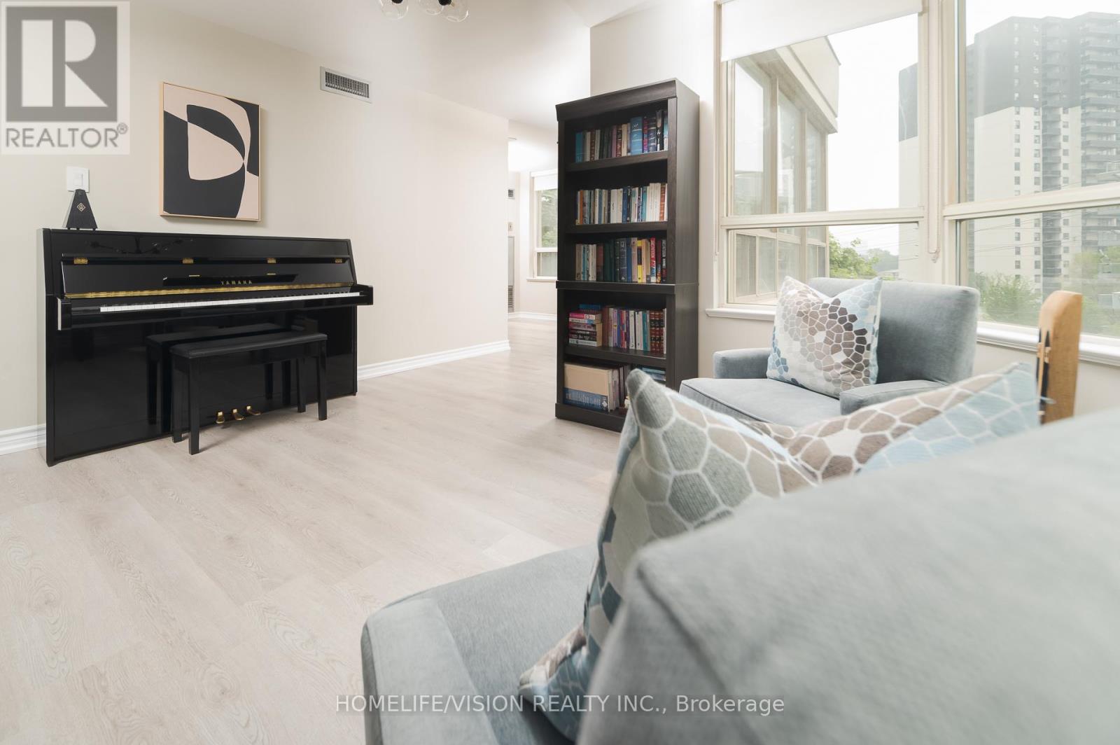 413 - 7 Townsgate Drive, Vaughan, Ontario  L4J 7Z9 - Photo 24 - N12213798