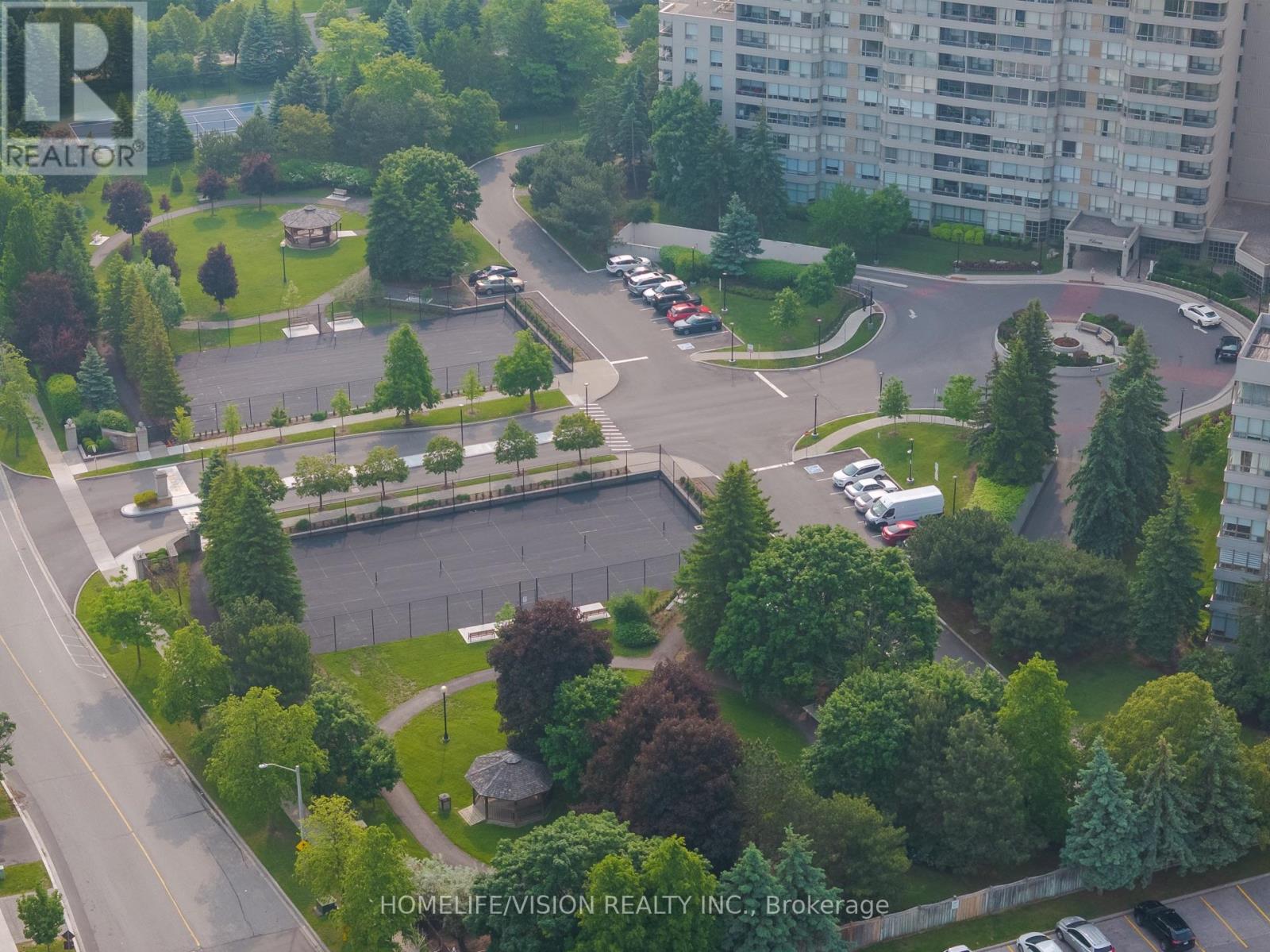 413 - 7 Townsgate Drive, Vaughan, Ontario  L4J 7Z9 - Photo 4 - N12213798