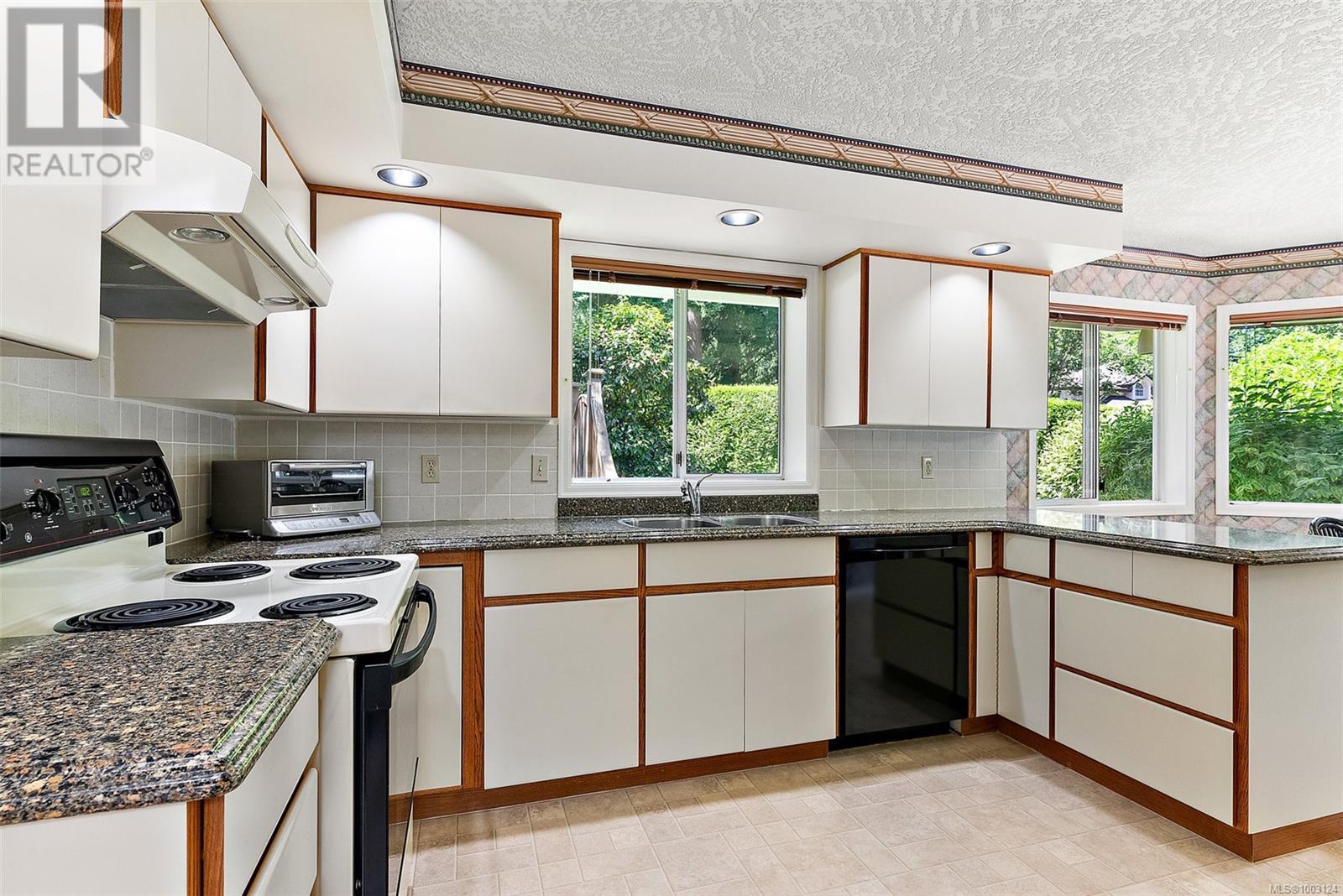 1662 Dean Park Rd, North Saanich, British Columbia  V8L 4Y7 - Photo 9 - 1003124