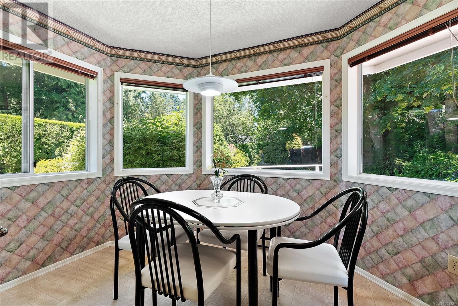 1662 Dean Park Rd, North Saanich, British Columbia  V8L 4Y7 - Photo 11 - 1003124