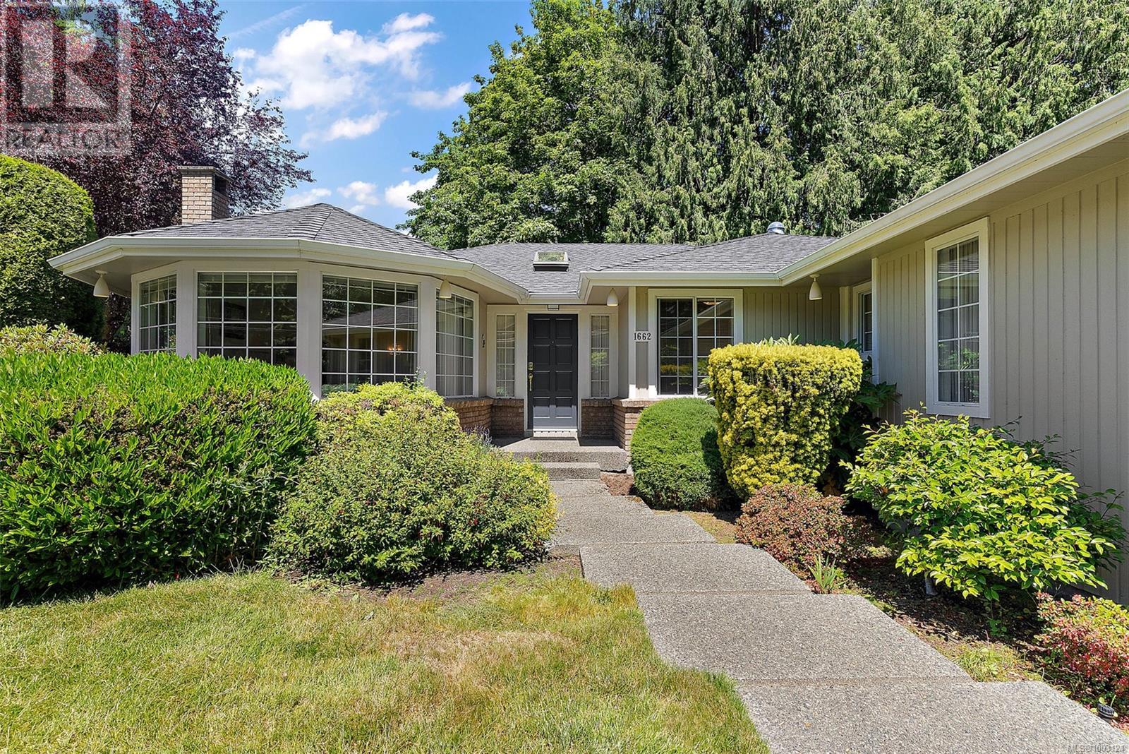 1662 Dean Park Rd, North Saanich, British Columbia