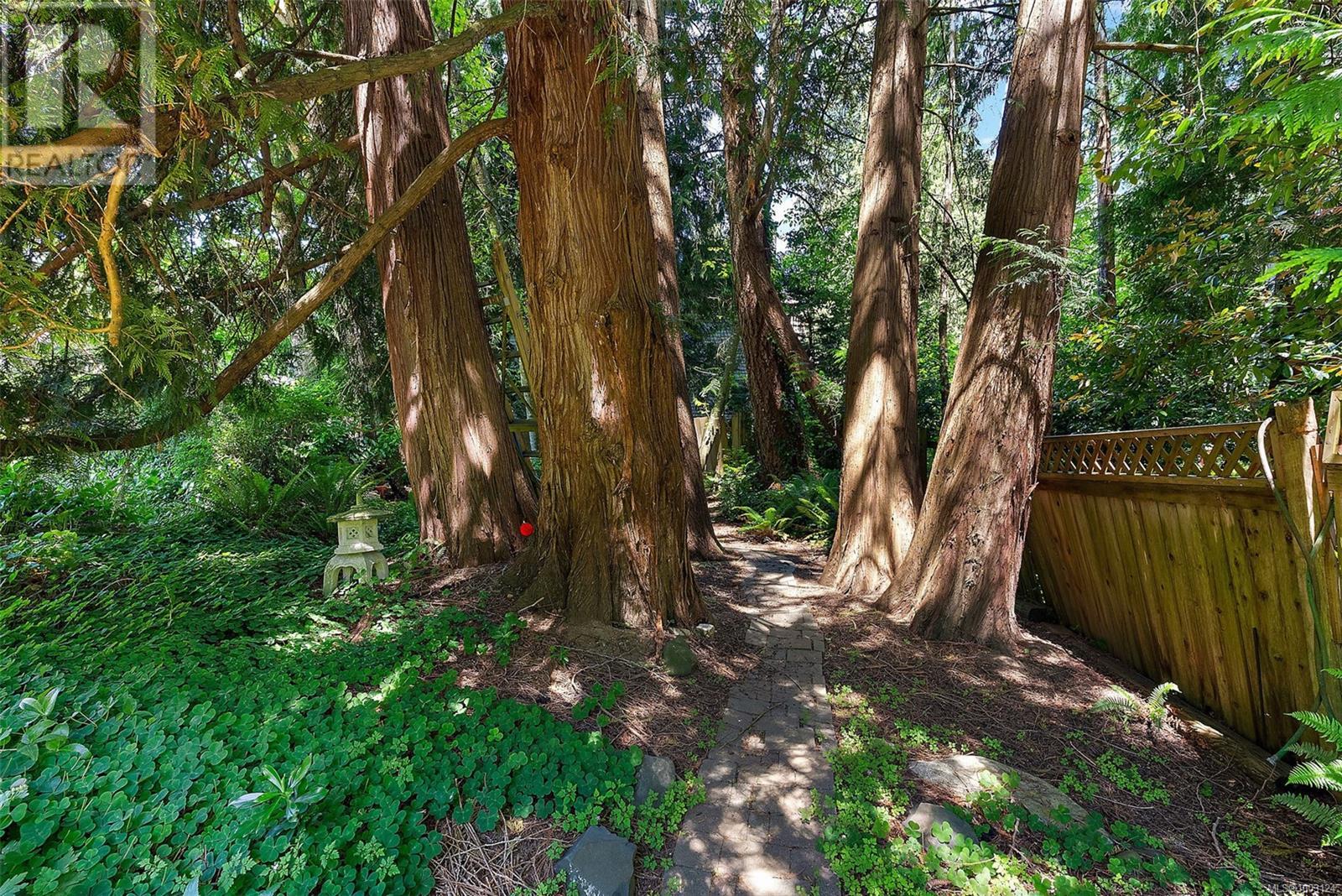 1662 Dean Park Rd, North Saanich, British Columbia  V8L 4Y7 - Photo 25 - 1003124
